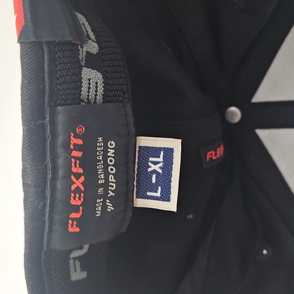 Like New Milwaukee Fitted Hat L-XL - Picture 6 of 8